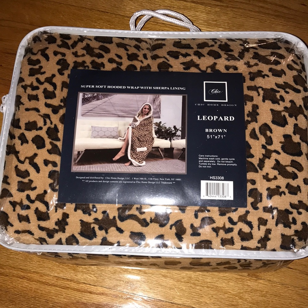 Super soft hooded wrap with Sherpa lining!